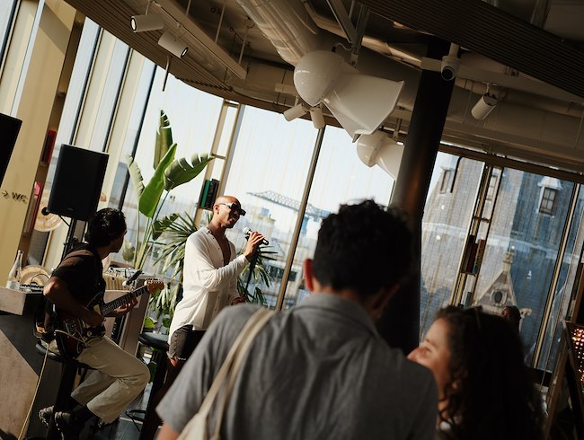 LIVE MUSIC